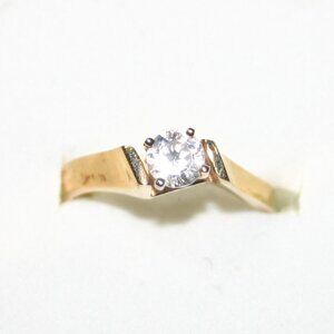 Avon Solitaire Ring